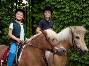 Val-en-Pré – Équitation au Far-West - Colonie de vacances - Poneys des 4 Saisons | RESACOLO