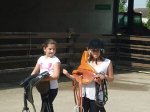 La Source – Mes premiers galops et mon premier potager - Colonie de vacances - Poneys des 4 Saisons | RESACOLO