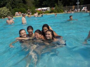 Théâtre au Festival d'Avignon - Colonie de vacances - Thalie | RESACOLO