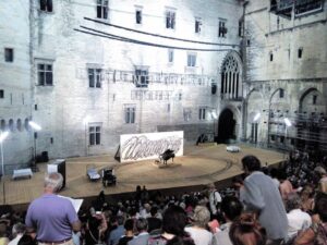 Théâtre au Festival d'Avignon - Colonie de vacances - Thalie | RESACOLO