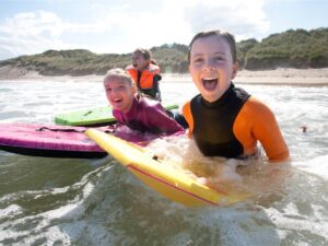 Chic Planet'colos - Colonie de vacances - Les Pieds dans l'eau - Anglet - Surf - Multi-activités